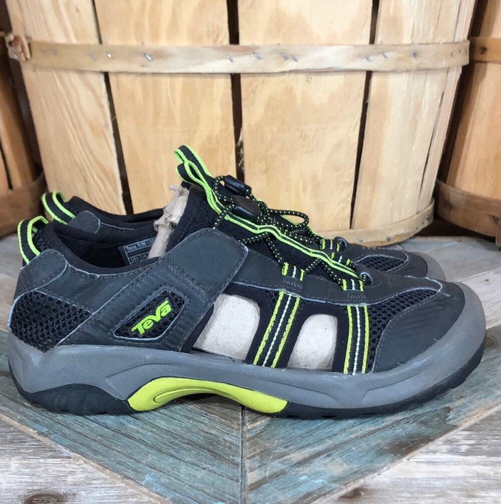 Teva Omnium Black Green Close Toed Outdoor Hiking Rafting Sandals Boys Size 4